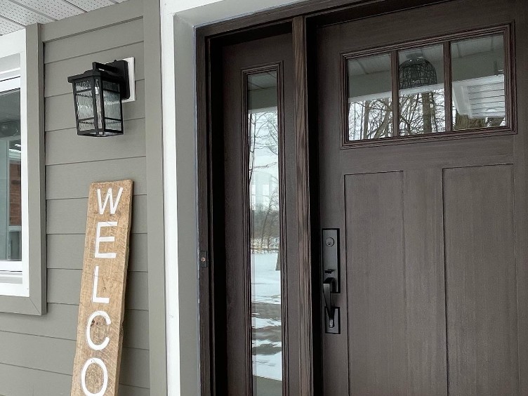 Fiberglass Entry Door with Woodgrain Finish